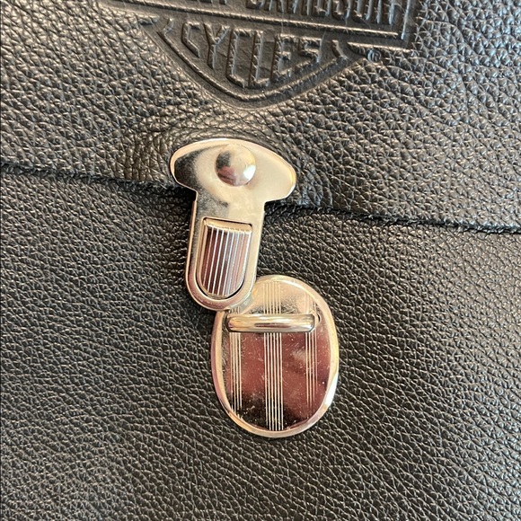 Harley Davison Black Leather Crossbody Bag with Silvertone Chain - Picture 16 of 17